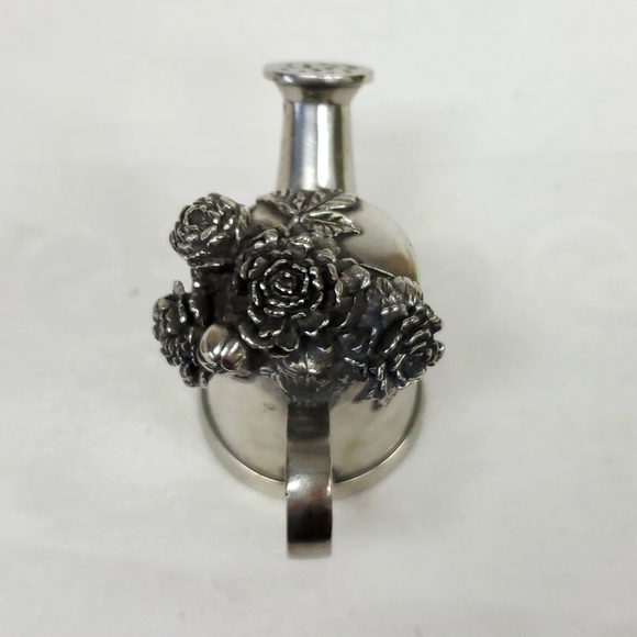 Vintage marked "Royal Selangor Pewter 1997" garden theme salt and pepper shakers - Picture 7 of 9